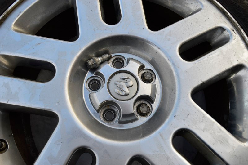 Dodge rim with wheel bolts