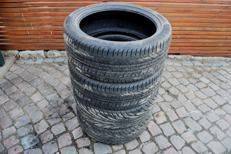 Storing summer tires outside in pile